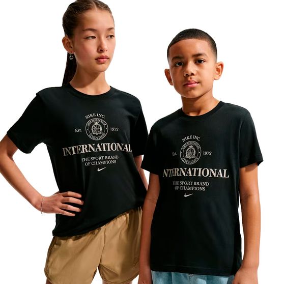 Camiseta Nike Sportswear Club Rules Infantil
